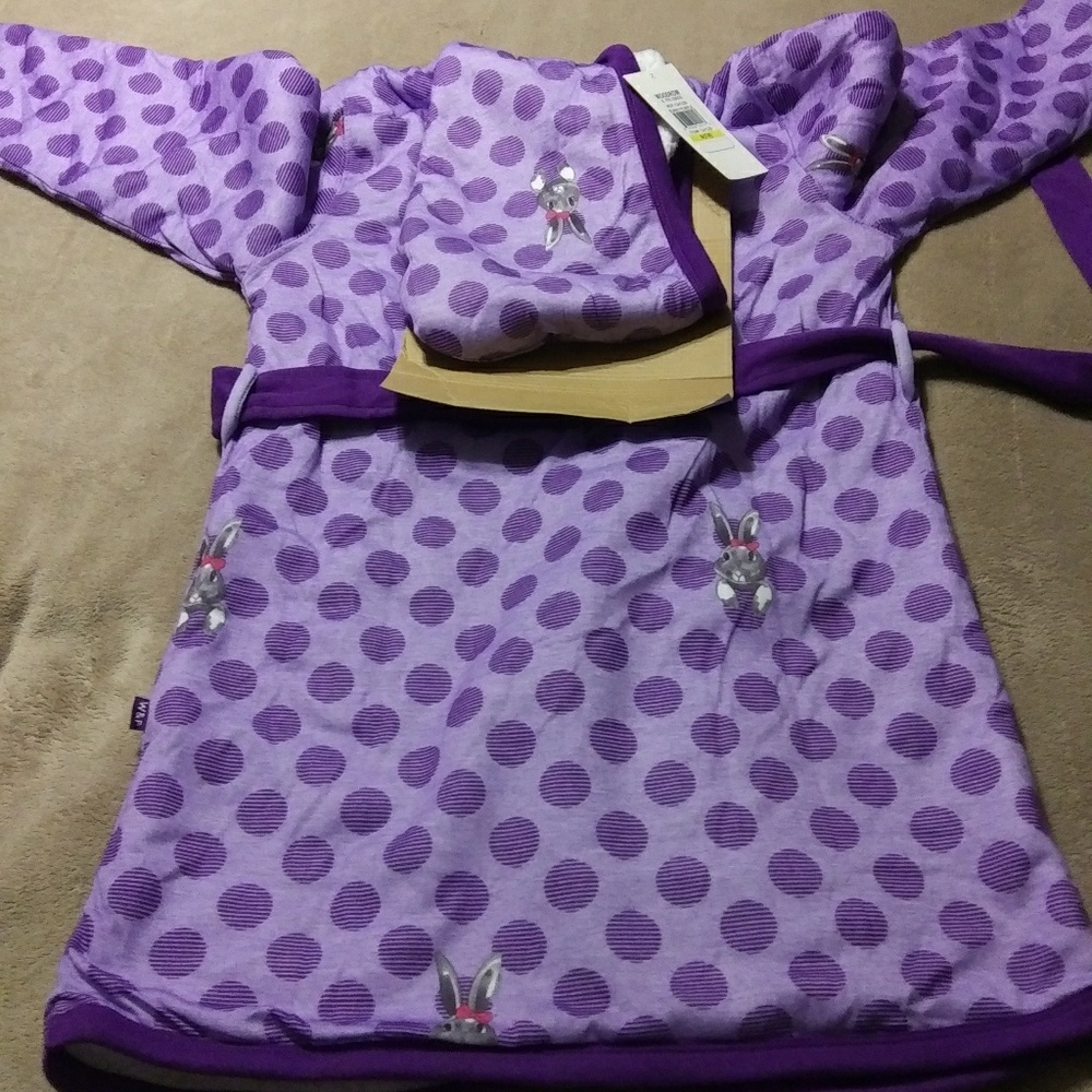 Robe - Picture 8 of 8